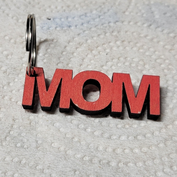 Red 'MOM' Keychain Accessory - Picture 1 of 1